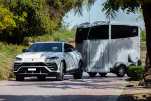 Van chevaux Ifor Williams HBX 511 avec sellerie