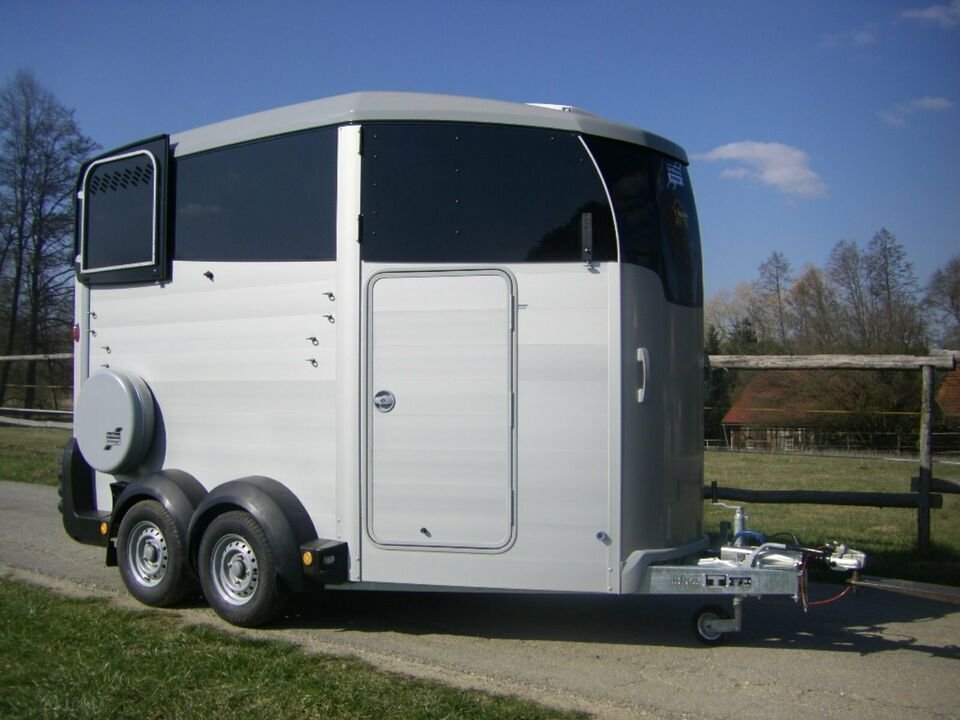 Van 2 places Ifor Williams HBX 511