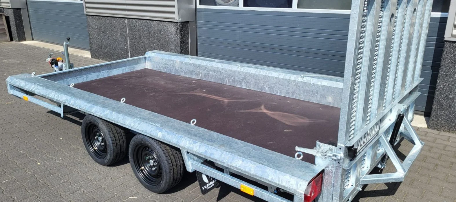 Porte-engin-Vlemmex-2700kg.webp Vlemmix remorque à deux essieux – Image 1